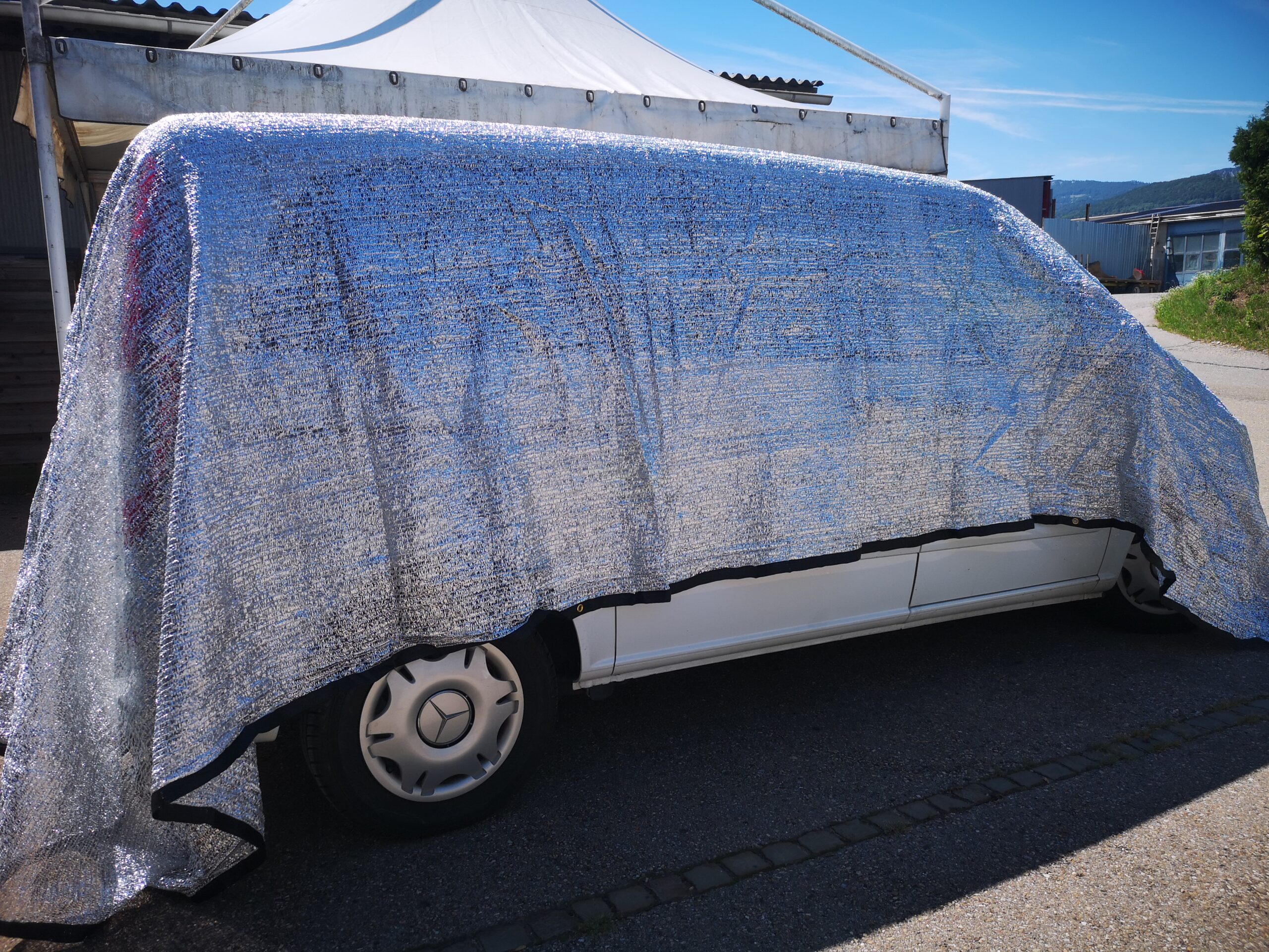 Rosi's Barf-Glück XXL Schattennetz Hund Auto 4x6 m – 24m² Alu Sonnensegel  UV Sonnenschutz Hitzeschutz Aludecke Auto – Alunetz für Personenkraftwagen,  6x4 : : Auto & Motorrad
