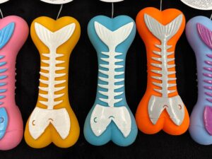 Latex Spielzeug Knochen mit Fischgerätemuster